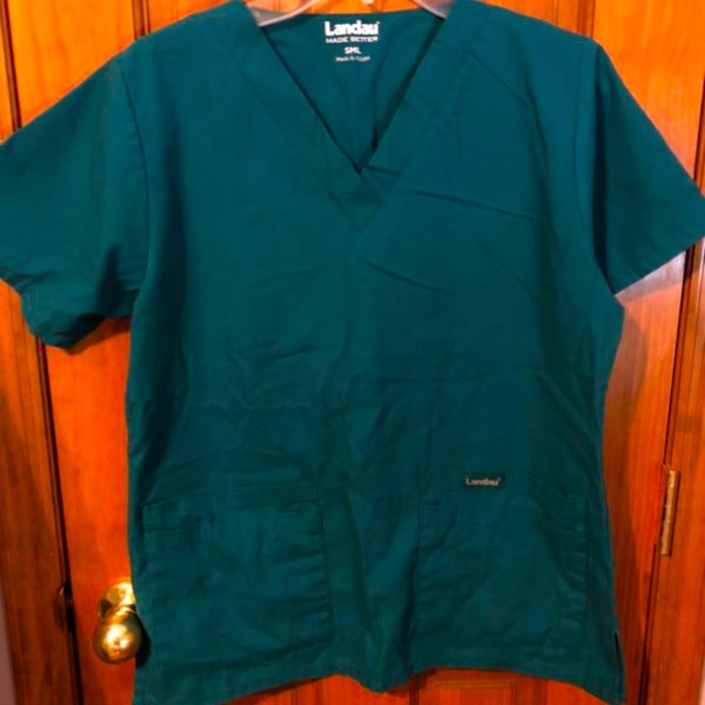 🔹Women’s Landau Hunter Green Scrub Top- Sm